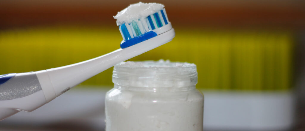 Diş Beyazlatıcı Macunlar Gerçekten İşe Yarıyor mu?